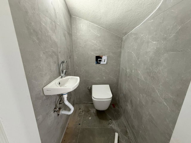 REMAX MYRADAN YEŞİLYURT MH. FİLE MARKET ARSASI 3+1 KİRALIK