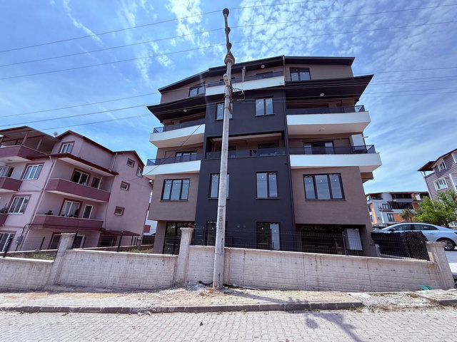REMAX MYRADAN YEŞİLYURT MH. FİLE MARKET ARSASI 3+1 KİRALIK