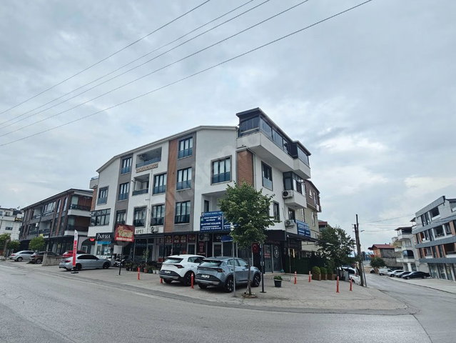 REMAX MYRADAN BAŞİSKELE MERKEZDE (ÇARŞIDA) KİRALIK 4+1 DAİRE