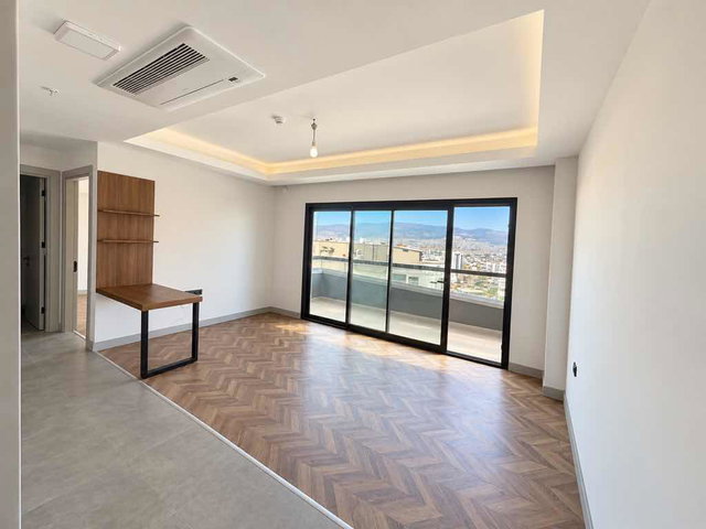 BORNOVA’DA 15. KAT 2+1 KİRALIK DAİRE | 2025 YAPIM, BALKONLU, VRV ISITMA