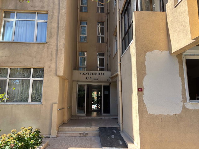 4. GAZETECİLER SİTESİNDE EŞYALI KİRALIK FIRSAT DAİRE