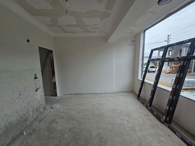 REMAX MYRADAN BAŞİSKELE YEŞİLYURT MAHALLESİ 2+1 DAİRE