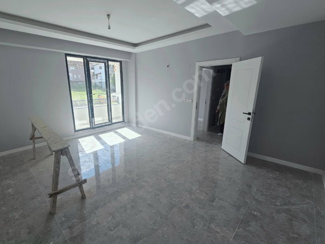 REMAX MYRADAN ARAKAT MERKEZİ KONUMDA HAVUZLU 2+1 DAİRE