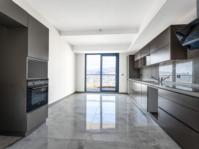 BORNOVA İKON LİVE'DE DENİZ MANZARALI  SATILIK 4+1 DAİRE | 207 M² NET