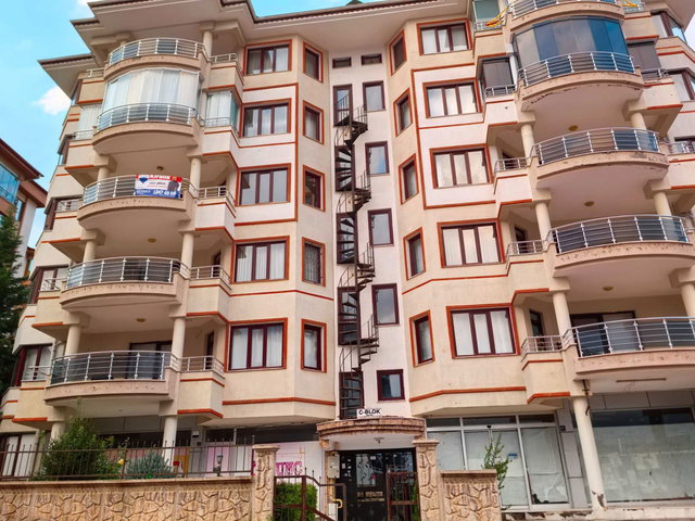E/MAX DEĞİŞİM’DEN ABDULLAHPAŞA DEMET EVLER’DE 3+1 185 M² KİRALIK DAİRE