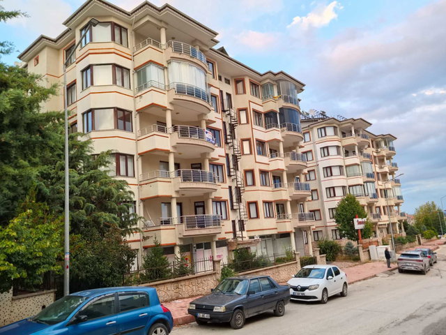 E/MAX DEĞİŞİM’DEN ABDULLAHPAŞA DEMET EVLER’DE 3+1 185 M² KİRALIK DAİRE