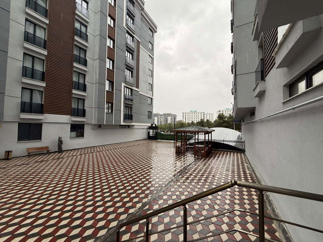 REMAX ARTIS'TEN KOMBINA'DA SATILIK 4+1 DAIRE
