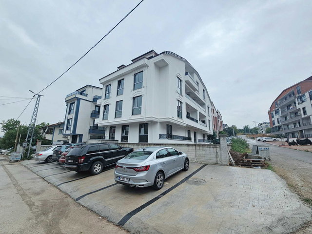BAŞİSKELE YEŞİLYURT MH. ASANSÖRLÜ ARAKAT EBEVEYN BANYOLU 3+1