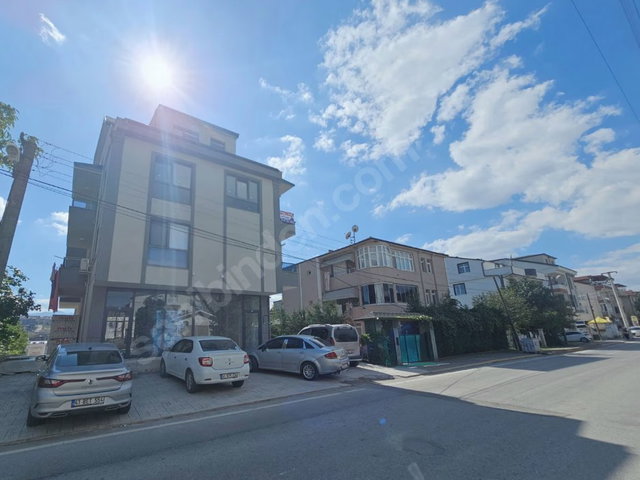 REMAX MYRADAN EMİNEVİM UYGUN YEŞİLYURT MERKEZİ KONUM SIFIR 4+1