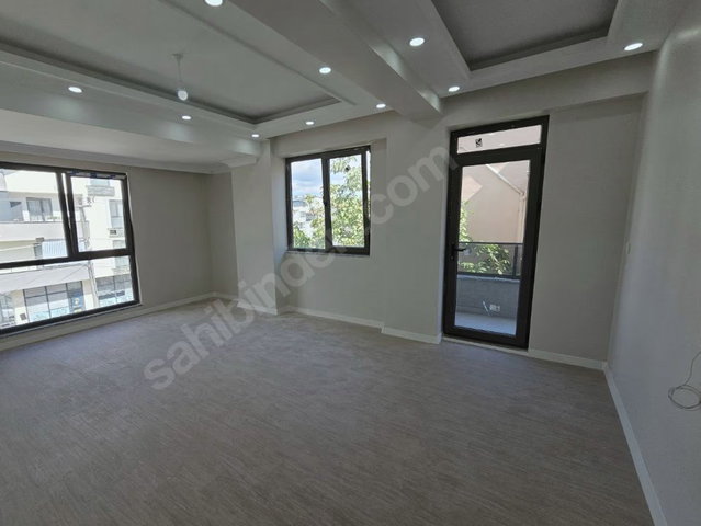 REMAX MYRADAN EMİNEVİM UYGUN YEŞİLYURT MERKEZİ KONUM SIFIR 4+1