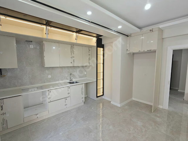 REMAX MYRADAN EMİNEVİM UYGUN YEŞİLYURT MERKEZİ KONUM SIFIR 4+1