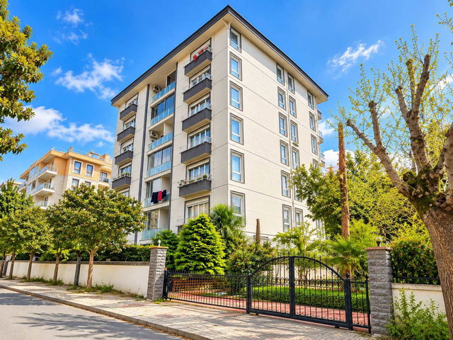 MALTEPE BAĞLARBAŞI'NDA HAVUZLU KAPALI OTOPARKLI FERAH 3+1 DAİRE