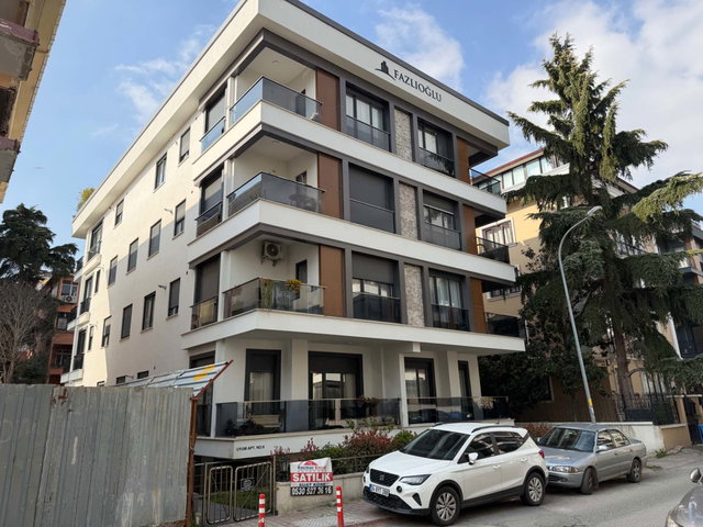 ACIBADEM TÜRK TELEKOM YAKINIDA ANA CADDE YE 2 PARALEL 3+1 BALKONLU KİRALIK