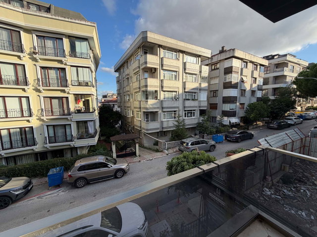ACIBADEM TÜRK TELEKOM YAKINIDA ANA CADDE YE 2 PARALEL 3+1 BALKONLU KİRALIK