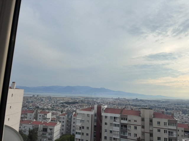 ÇİĞLİ KÜÇÜK ÇİĞLİ’DE DOĞU-BATI CEPHELİ, EŞYALI 3+1 | BALKONLU | KREDİYE UYGUN
