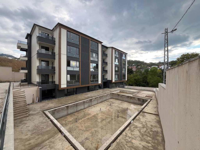 BAŞİSKELE ALTINKENTTE HAVUZLU SİTEDE 3+1 BAHÇE DUBLEX DAİRE