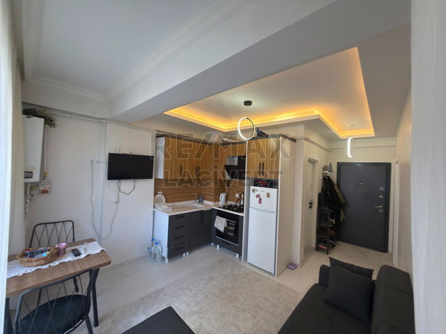 REMAXLACİVERT'TEN DADAŞKENT'TE EŞYALI SATILIK 1+1 DAİRE