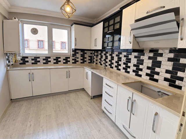 REMAX ARTIS'DEN YENIŞEHIR'DE SATILIK 3+1 BODRUM DAIRE