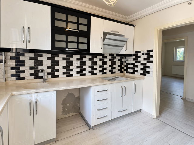 REMAX ARTIS'DEN YENIŞEHIR'DE SATILIK 3+1 BODRUM DAIRE