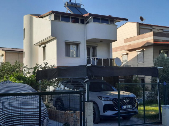 KUŞADASI GÜZELÇAMLIDA 5+1 TAM MÜSTAKİL TRİPLEKS VİLLA