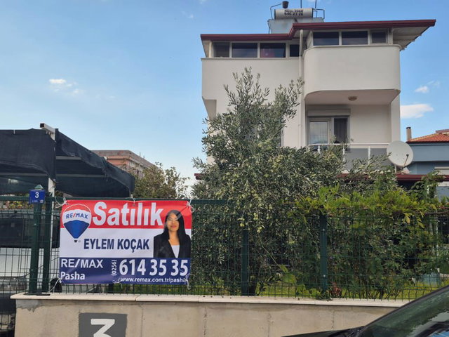 KUŞADASI GÜZELÇAMLIDA 5+1 TAM MÜSTAKİL TRİPLEKS VİLLA
