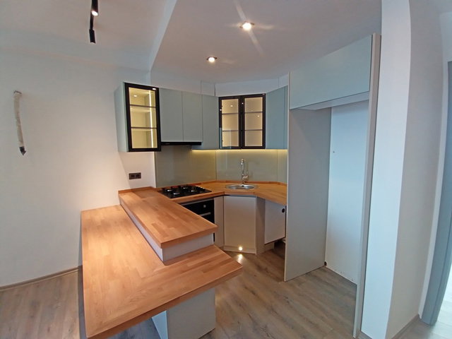 KUŞADASI LİMANINA YÜRÜYÜŞ MESAFESİNDE KİRALIK 1+1 SIFIR DAİRE