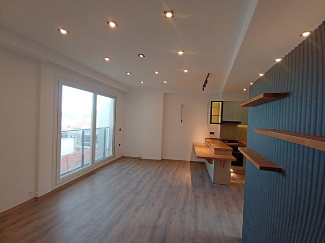 KUŞADASI LİMANINA YÜRÜYÜŞ MESAFESİNDE KİRALIK 1+1 SIFIR DAİRE