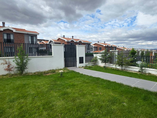 YENİ BAĞLICA’DA NATAMAM LOFT MODERN SATILIK LÜKS VİLLA