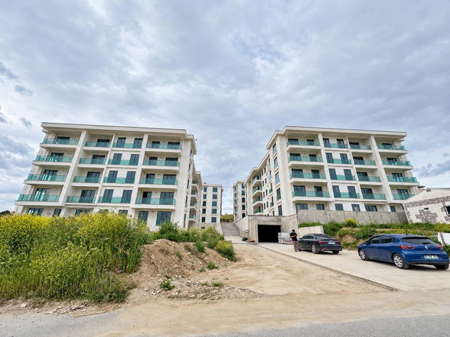 KUMBURGAZ'DA SIFIR PROJEDE DENİZ MANZARALI 2+1 SATILIK DAİRE