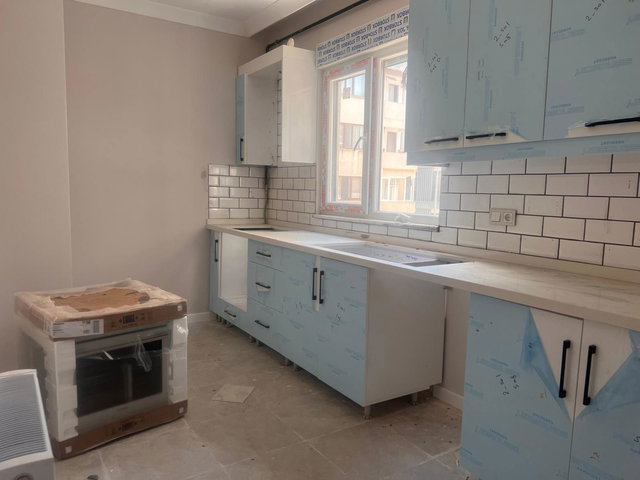 ACIBADEM YAPRAK SOKAK'TA KIRALIK 2+1 DAIRE (80M², KAPALI MUTFAK)