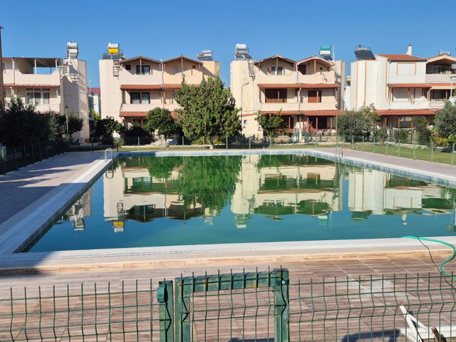 KUŞADASI DAVUTLAR ATAKENT SITESINDE, DENIZE 150 METRE ,EŞYALI 4+1 EŞYALI TRIPLEKS VILLA