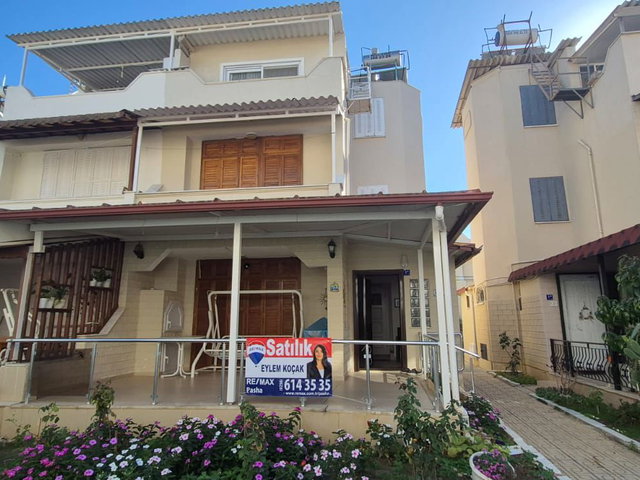 KUŞADASI DAVUTLAR ATAKENT SITESINDE, DENIZE 150 METRE ,EŞYALI 4+1 EŞYALI TRIPLEKS VILLA