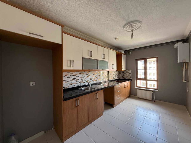 ÇAYIROVA EMEK TOKİ KONUTLARINDA KİRALIK 3+1 DAİRE