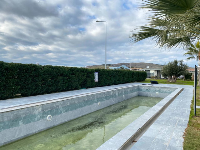 AYVALIK KÜÇÜKKÖY GOLDMAN SİTESİNDE EŞYALI KİRALIK 2+1 DAİRE