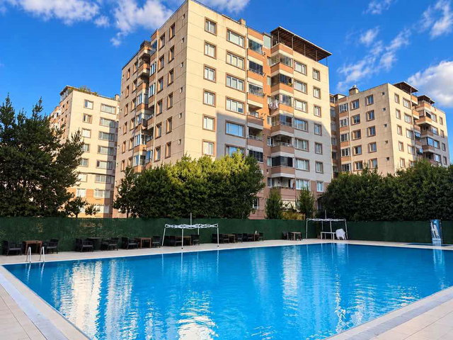 MEGAKENT SİTESİNDE-HAVUZ CEPHELİ-EBEVEYN BANYOLU 3+1 ARA KAT