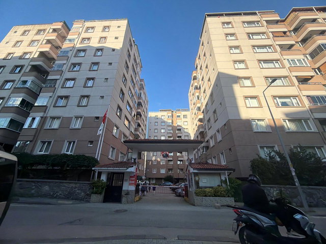 MEGAKENT SİTESİNDE-HAVUZ CEPHELİ-EBEVEYN BANYOLU 3+1 ARA KAT