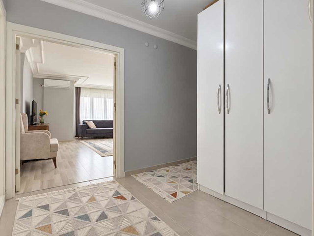 MEGAKENT SİTESİNDE-HAVUZ CEPHELİ-EBEVEYN BANYOLU 3+1 ARA KAT