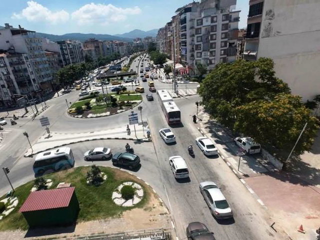 MANİSA’DA ÇARŞI MERKEZİNE YÜRÜME MESAFESİNDE 3+1 GENİŞ ARA KAT DAİRE