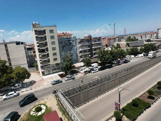 MANİSA’DA ÇARŞI MERKEZİNE YÜRÜME MESAFESİNDE 3+1 GENİŞ ARA KAT DAİRE