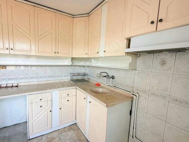 MANİSA’DA ÇARŞI MERKEZİNE YÜRÜME MESAFESİNDE 3+1 GENİŞ ARA KAT DAİRE