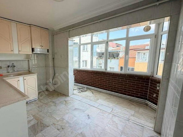 MANİSA’DA ÇARŞI MERKEZİNE YÜRÜME MESAFESİNDE 3+1 GENİŞ ARA KAT DAİRE