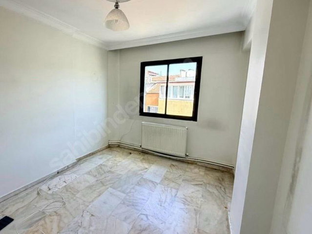 MANİSA’DA ÇARŞI MERKEZİNE YÜRÜME MESAFESİNDE 3+1 GENİŞ ARA KAT DAİRE