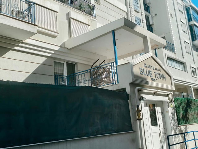 KARŞIYAKA ATAKENT YALI’DA | BLUE TOWN SİTESİNDE,  SATILIK EŞYALI  1+1 | 47 M² | 7 M² CAM BALKONLU