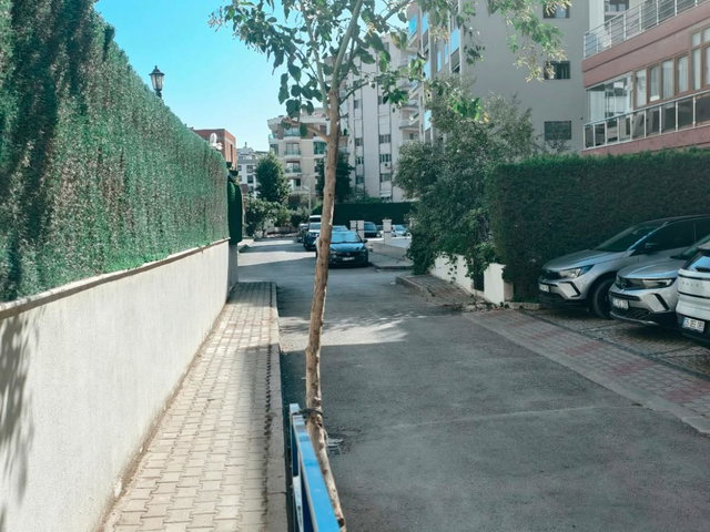 KARŞIYAKA ATAKENT YALI’DA | BLUE TOWN SİTESİNDE,  SATILIK EŞYALI  1+1 | 47 M² | 7 M² CAM BALKONLU