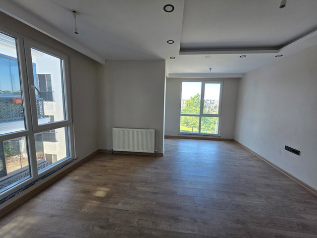 REMAX AHMET ŞIMŞEK ÇEKMEKÖY MERKEZ SATILIK BOŞ 3+1 DAIRE
