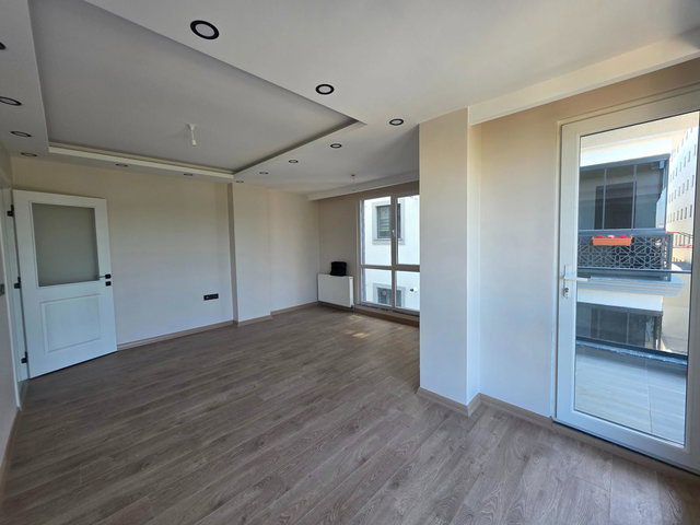 REMAX AHMET ŞIMŞEK ÇEKMEKÖY MERKEZ SATILIK BOŞ 3+1 DAIRE