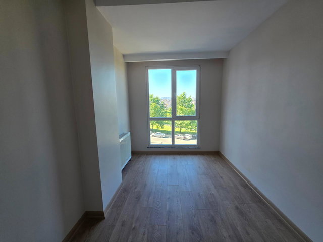REMAX AHMET ŞIMŞEK ÇEKMEKÖY MERKEZ SATILIK BOŞ 3+1 DAIRE