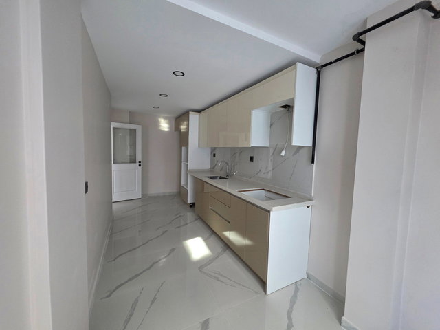 REMAX AHMET ŞIMŞEK ÇEKMEKÖY MERKEZ SATILIK BOŞ 3+1 DAIRE