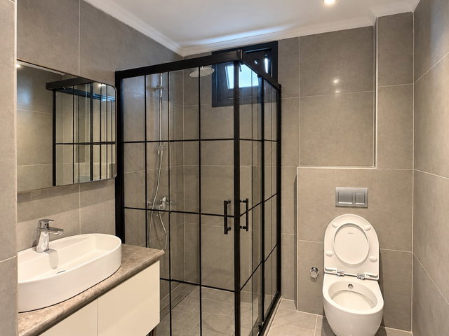 ZEKERİYAKÖYDE SİTE İÇİNDE DOĞAYLA İÇ İÇE LÜKS TRİPLEKS VİLLA