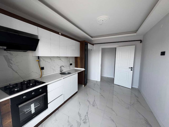 MENEMEN UĞUR MUMCU’DA SIFIR EBEVEYN BANYO 3+1  OTOPARKLI KİRALIK DAİRE